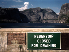 Yosemite activists alert Hetch Hetchy visitors to the need for restoration